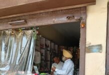 एक्ट के तहत छापेमारी, खुली सिगरेट बेचने वाले दुकानदारों पर कार्रवाई